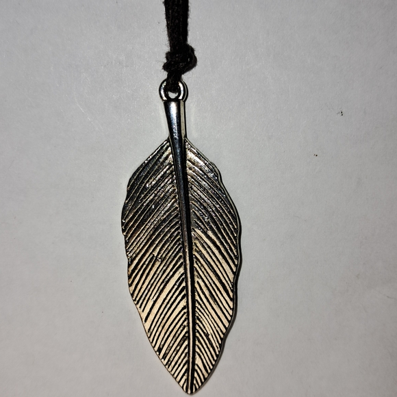 Artisan Made Silvertone Leaf Pendant Necklace - Picture 2 of 3
